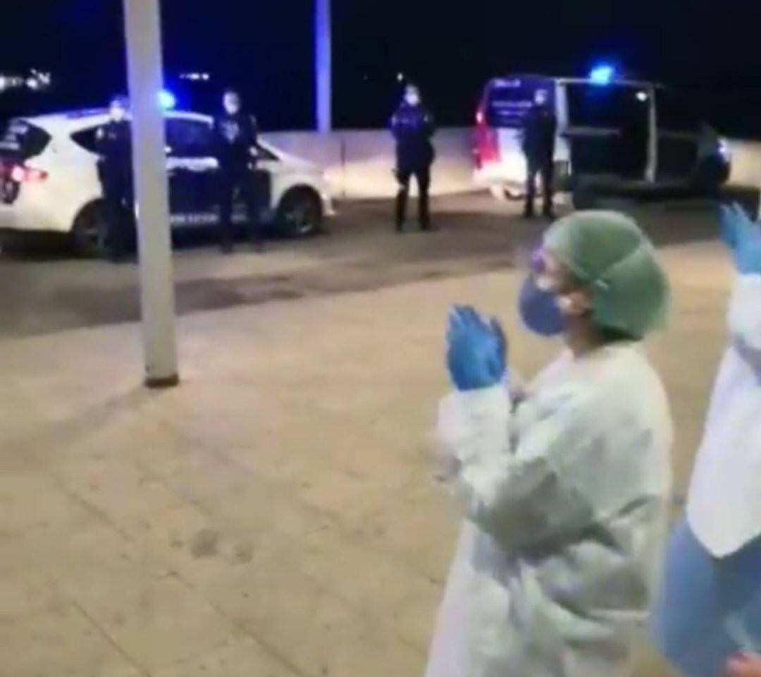 Reconocimiento de la Policía Local a los sanitarios del Hospital de Tomelloso