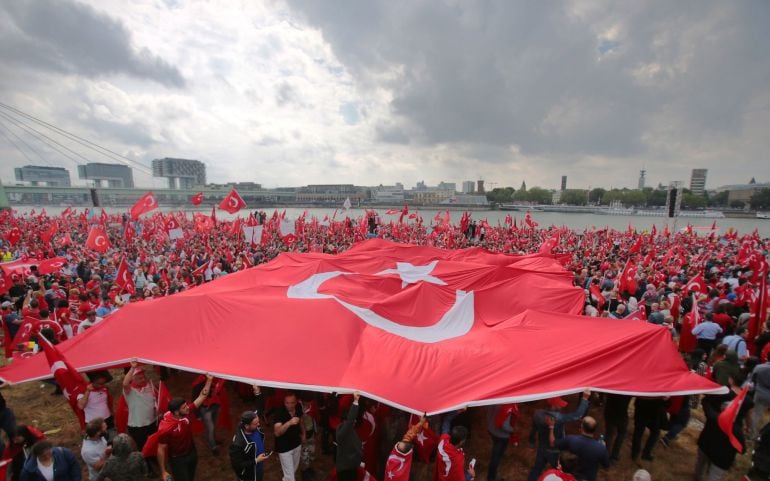 Manifestación a favor del presidente Erdogan en la ciudad alemana de Colonia. 