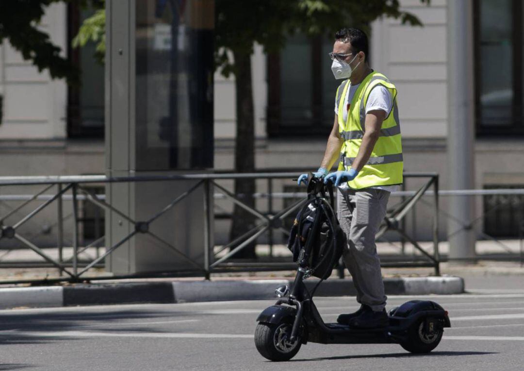 Prohibido circular con patinete eléctrico por las aceras a partir del 2 de enero