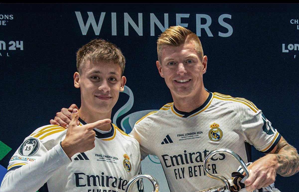 Arda Güler y Toni Kroos con la Champions League