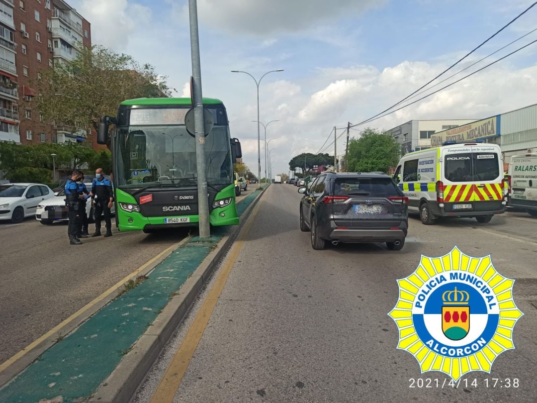 Autobús que impactó contra una farola