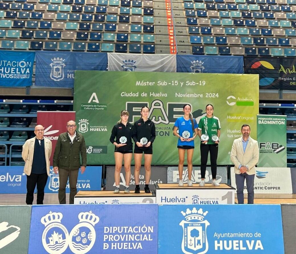 Alba Moriel Díaz y Ana Agua Córdoba, del Club Bádminton Benalmádena, campeonas del Máster Nacional en Huelva