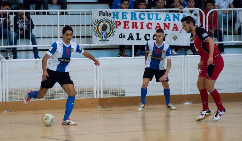 Juandi en un lance del partido ante Puertollano