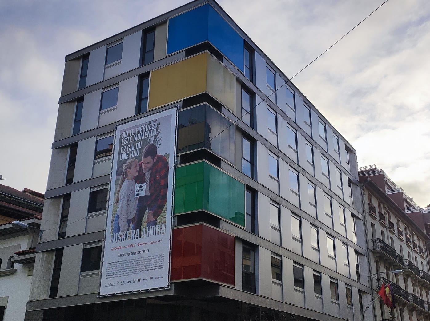 Vista del edificio que aloja la sede del Instituto Navarro del Euskera/ Euskarabidea en Pamplona.