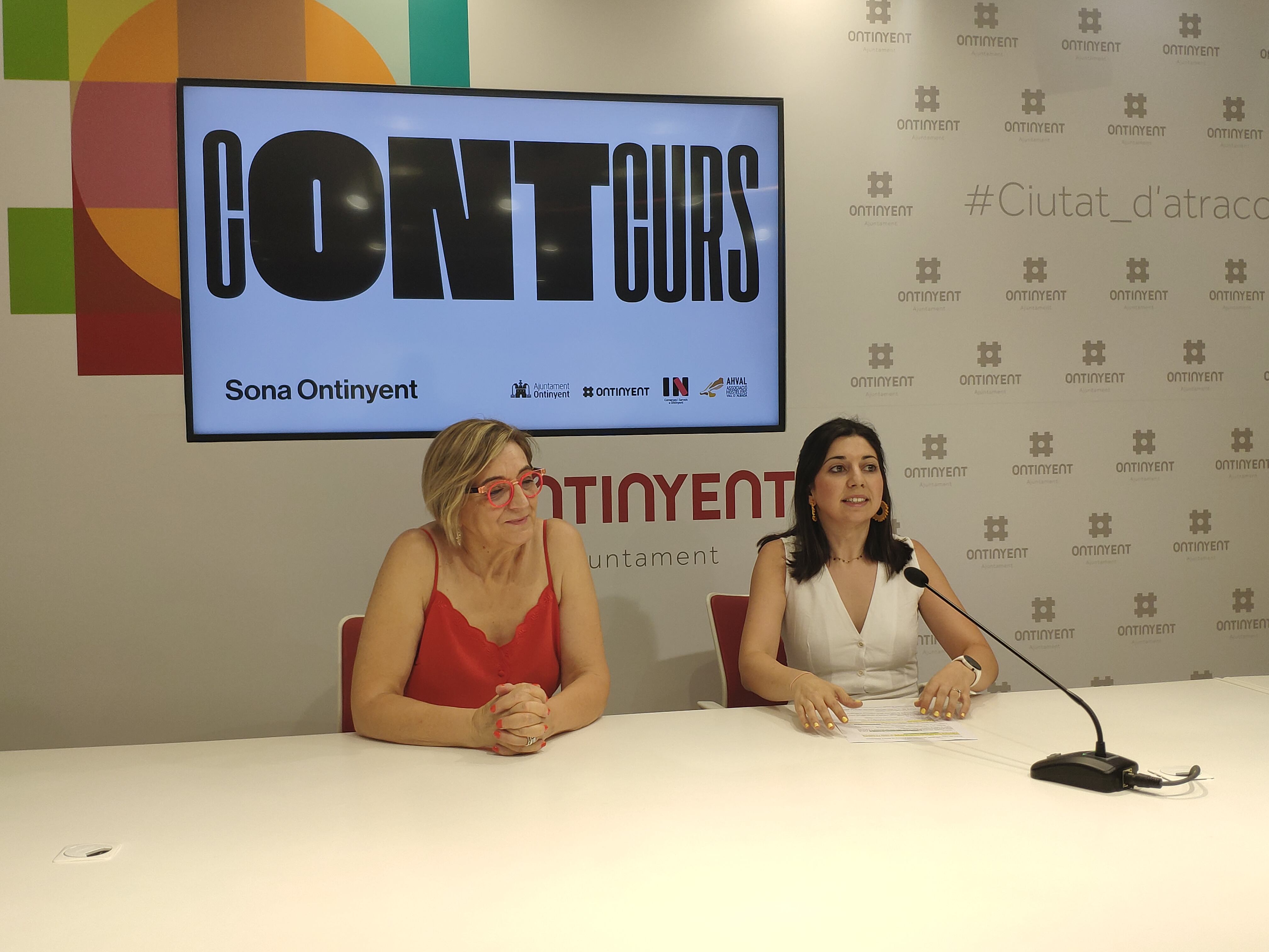 Ana Ferrero i Àngels Muñoz a la roda de premsa de presentació