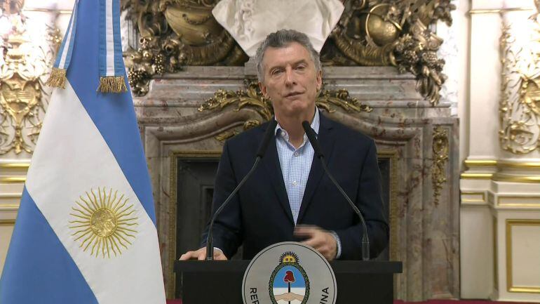 Argentina solicita ayuda al FMI por el hundimiento del peso