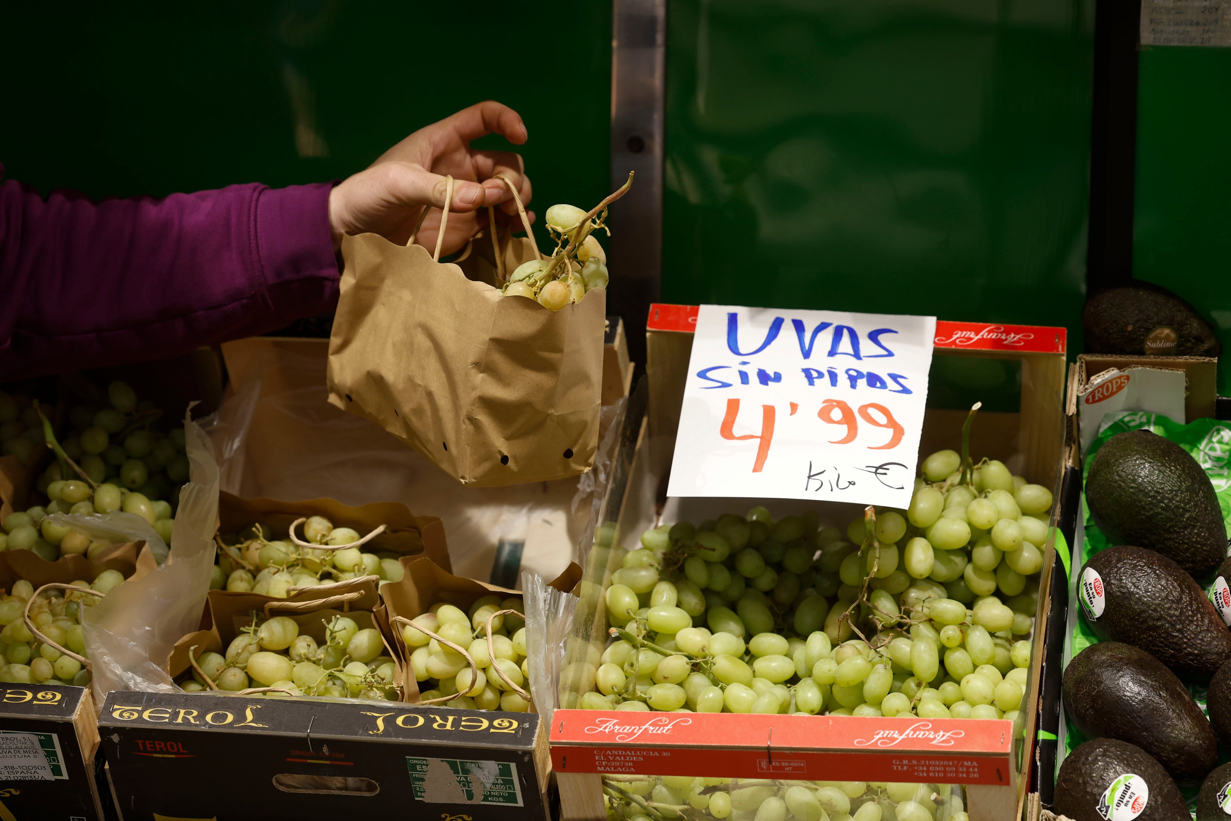 Muchos ciudadanos acudirán a los supermercados este domingo, día de Nochevieja, pero hay que tener en cuenta que no todos los establecimientos abrirán en su horario habitual