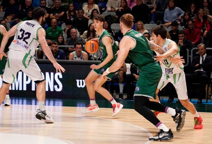 Guillermo del Pino debuta con el primer equipo del Unicaja en BCL ante Tofas Bursa/ BCL Photo