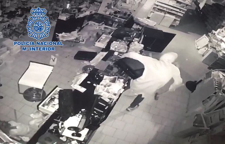 Una de las cámaras de seguridad captó el robo