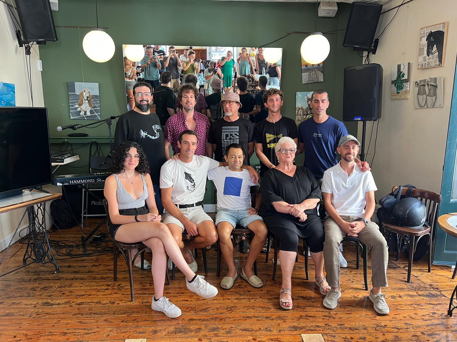 L'equip de "Són ses festes" durant la presentació de la cançó