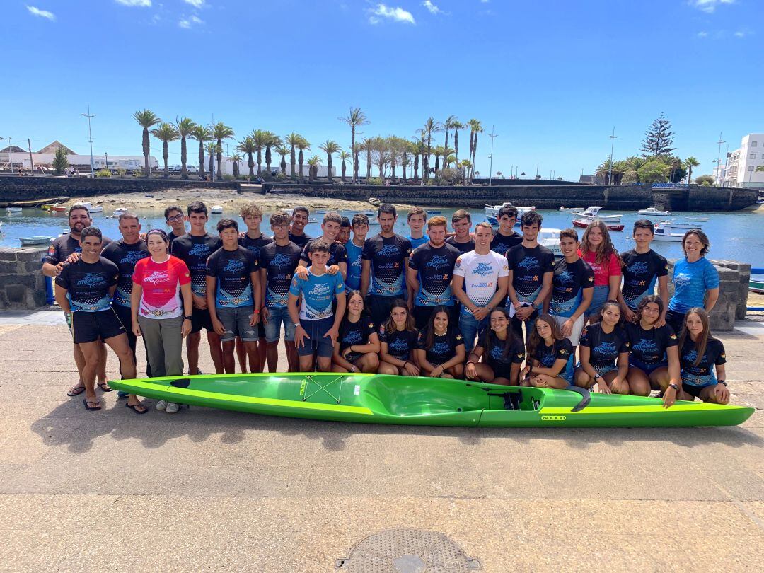 Palistas del club Los Marlines que acuden al Campeonato de España en Mallorca.