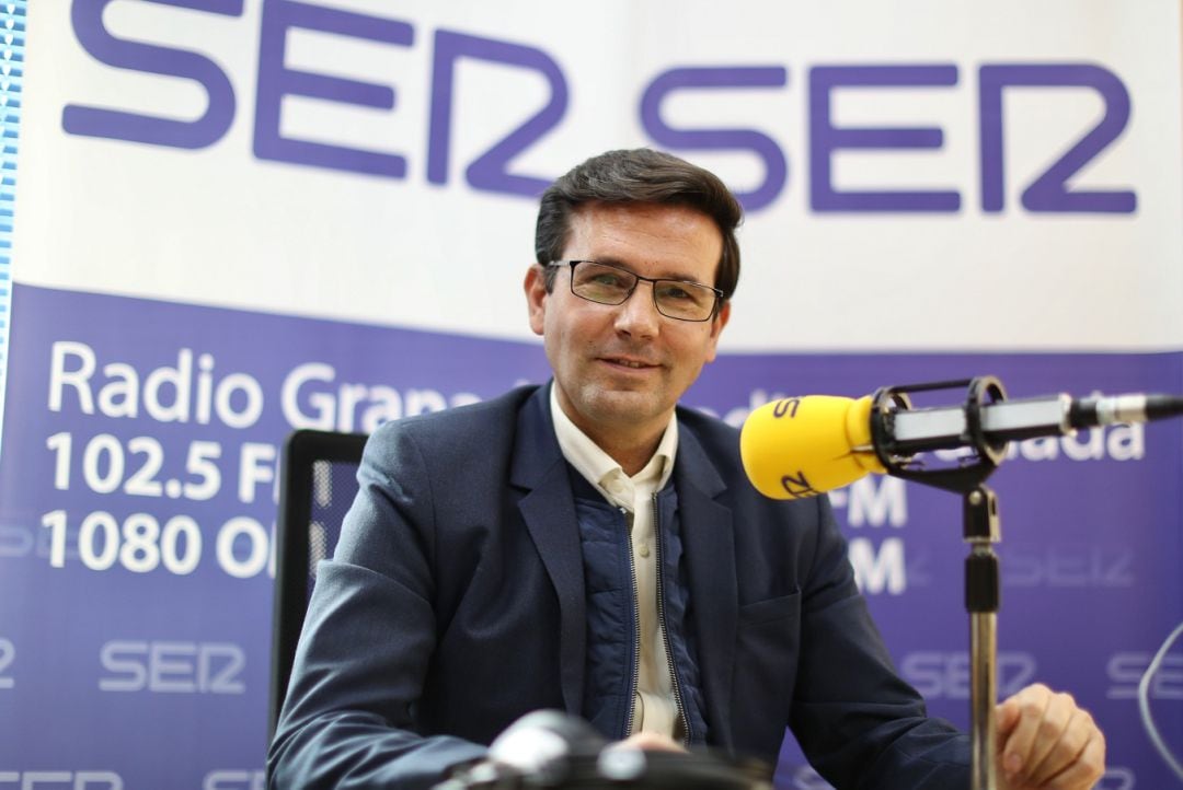 Paco Cuenca, durante la entrevista mantenida en los estudios de Radio Granada