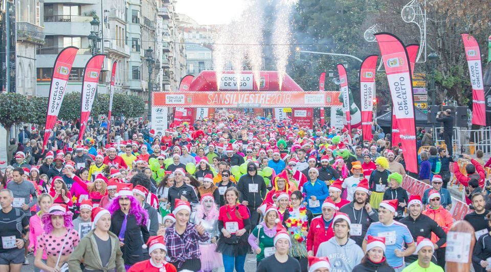 Cientos de personas en la salida de la San Silvestre de Vigo