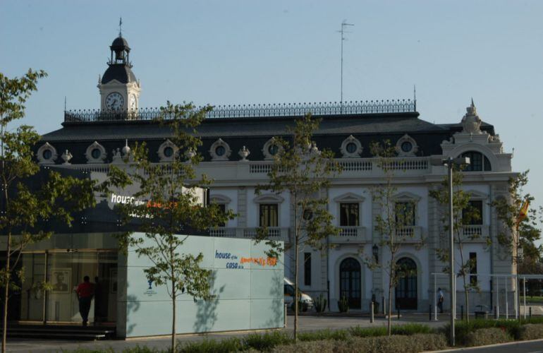 Imagen del edificio del reloj del Puerto de Valencia