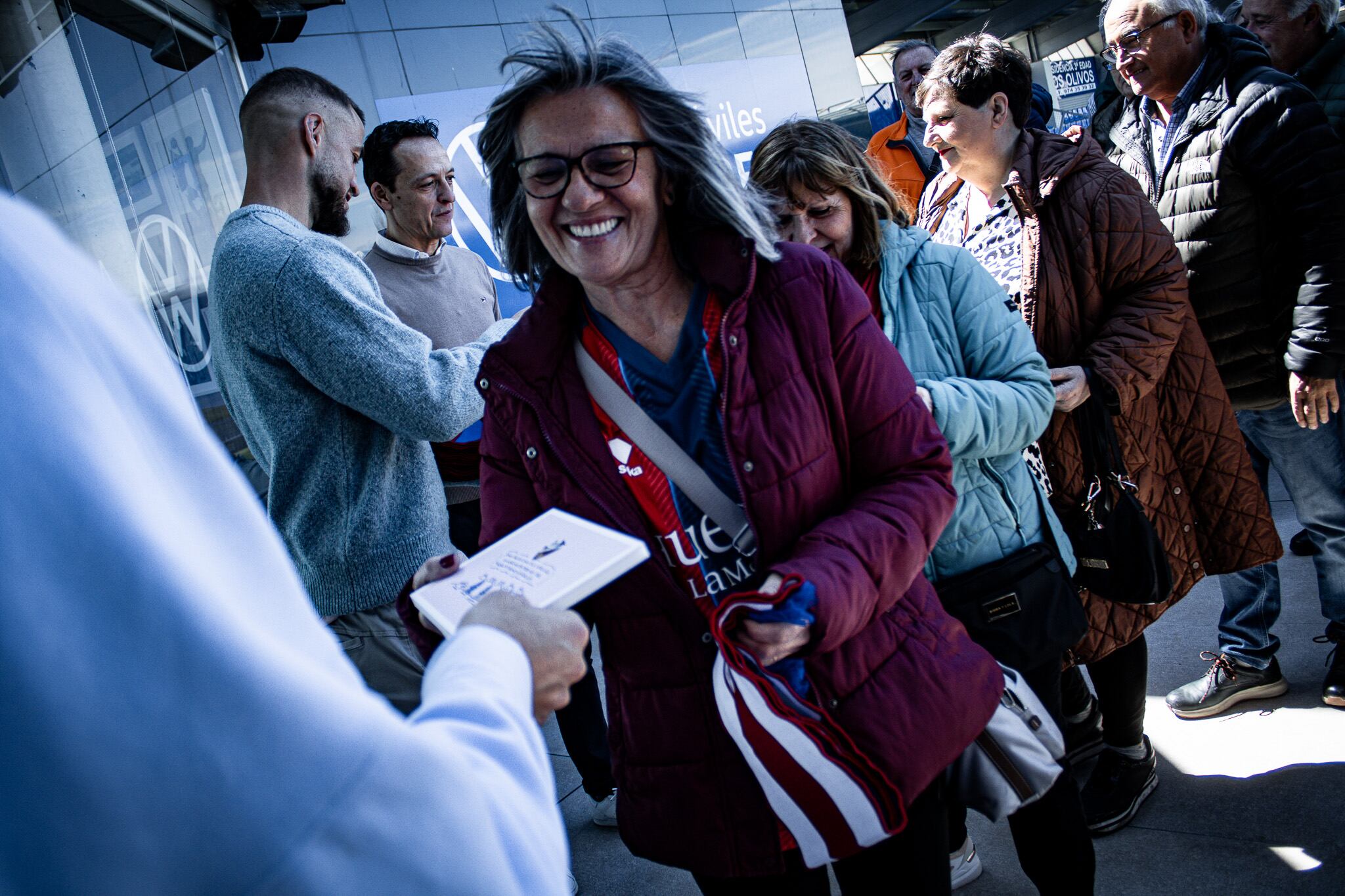 La SD Huesca rinde homenaje a los abonados que cumplen 65 años en este 2025