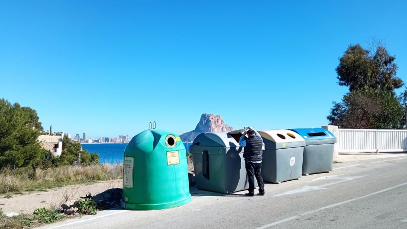 Contenedores de residuos sólidos en Calp, Alicante. (Foto: Ayuntamiento de Calp)