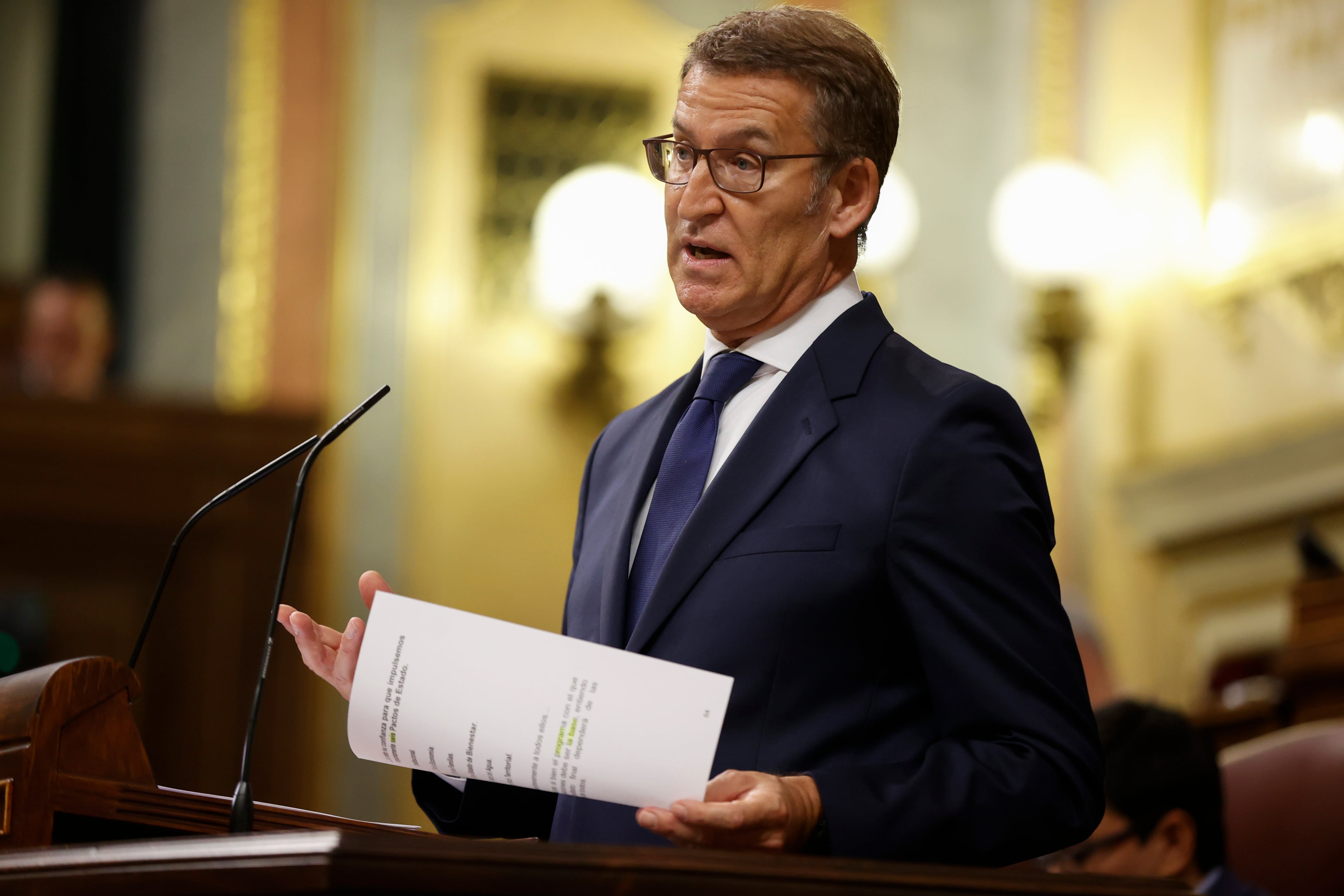 El presidente del PP y candidato a la presidencia del Gobierno, Alberto Núñez Feijóo, durante su intervención en la primera sesión del debate de su investidura este martes en el Congreso