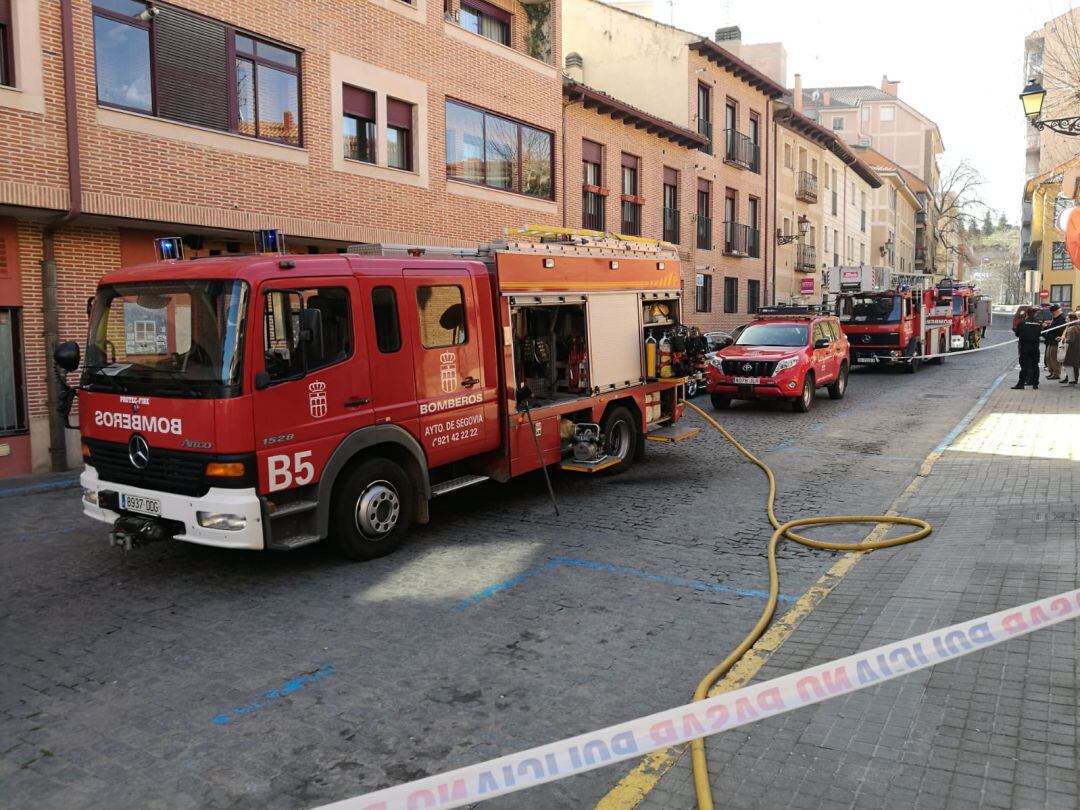 Incendio en un garaje de la Calle Teniente Ochoa