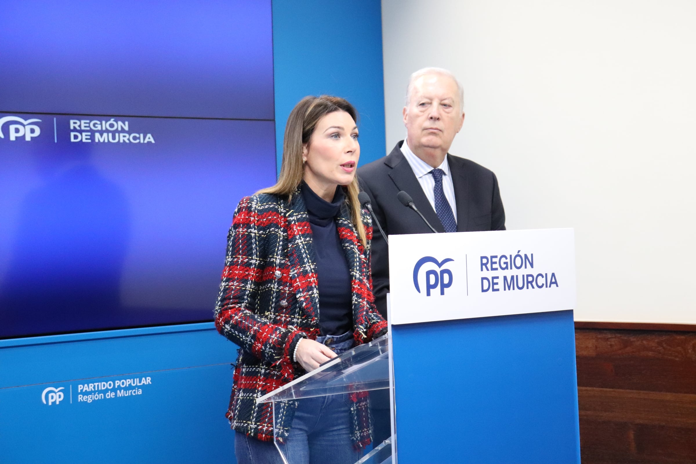 Los diputados del PP, Mari Carmen Ruiz Jodar y Antonio Martínez Pastor