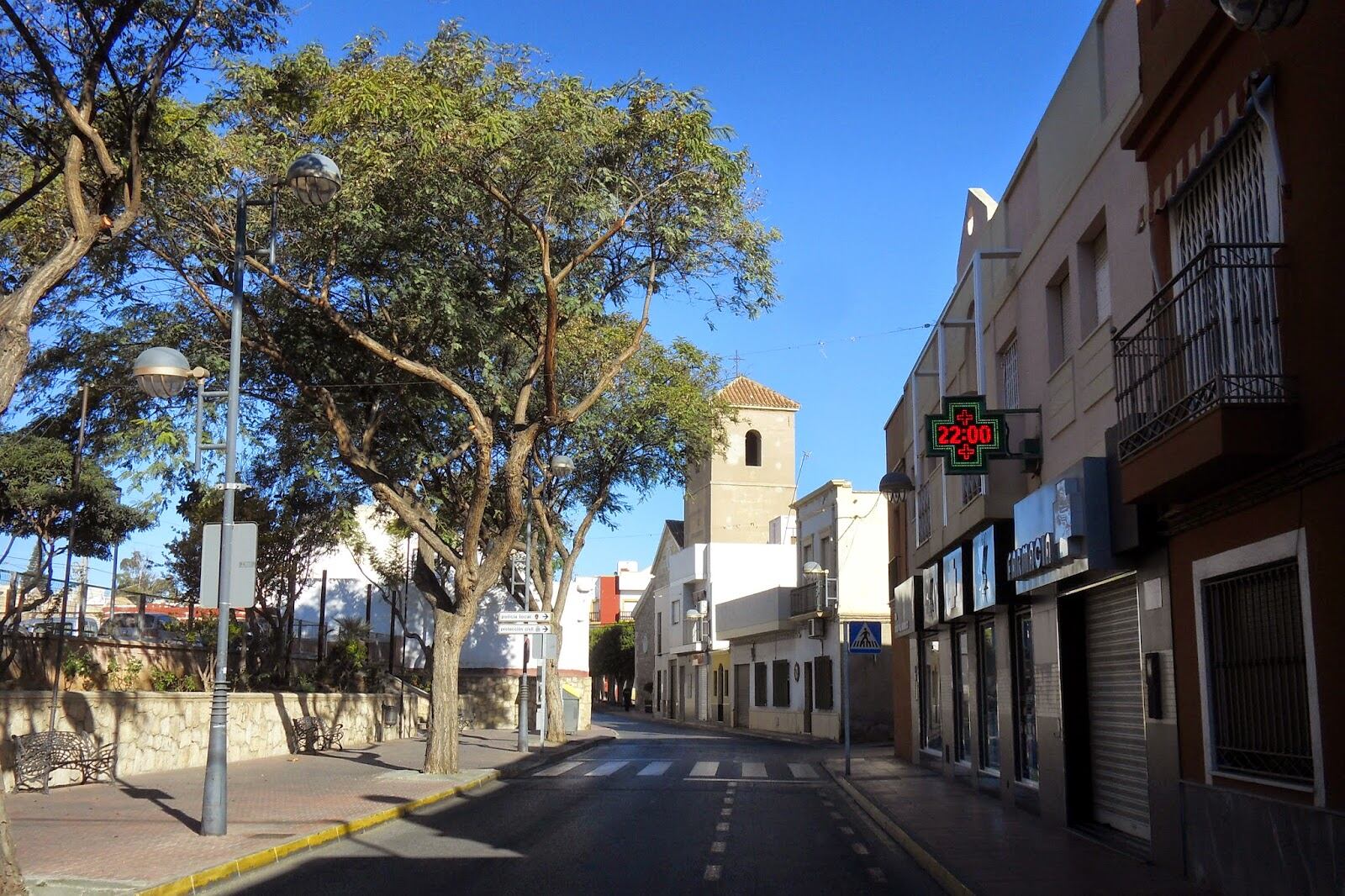 Un joven de unos 22 años de edad ha sido trasladado a un centro hospitalario de Granada tras ser herido por arma de fuego en un tiroteo que se dio en la mañana de este pasado lunes en Huércal de Almería.