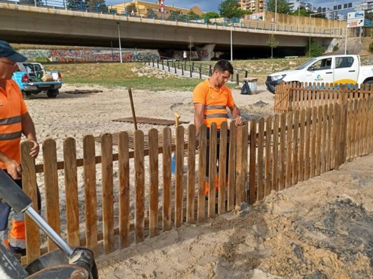 Comienzan los trabajos de instalación de la playa canina en Algeciras