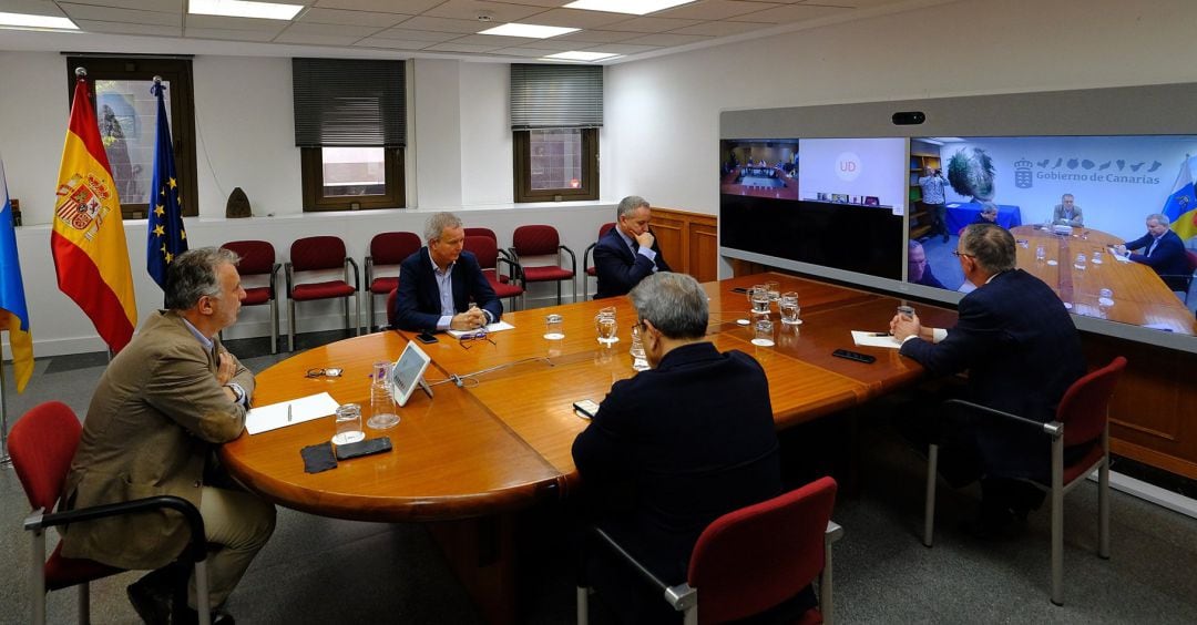 Reunión con motivo del coronavirus del Gobierno de Canarias con la sanidad privada, presidida por el presidente del Gobierno canario, Ángel Víctor Torres