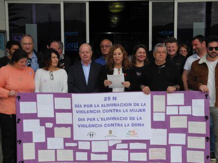 Homenaje a la víctimas de violencia machista en Sant Antoni.