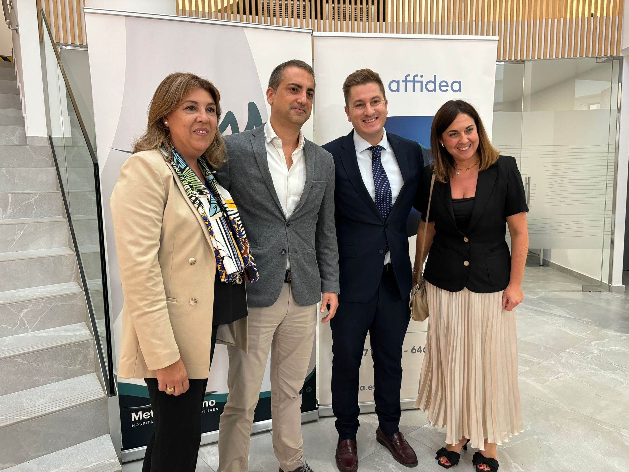 Gregorio Cobo, gerente del Hospital Metropolitano de Jaén, en el centro con Theo Kravvas, CEO de Affidea España. A los lados Raquel de Martín e Isabel De Santiago.