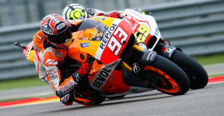 Marc Márquez y Andrea Iannone durante el GP de Sepang 