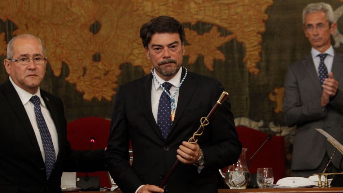 El bipartito plantea ahora que la implantación de la carrera profesional no se complete hasta 2031