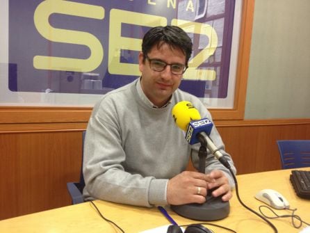 Pedro García en los estudios de Radio Córdoba, en una imagen de archivo