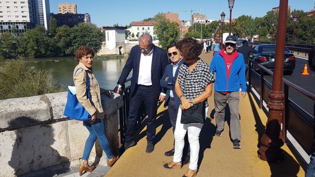 Visita de los concejales del PP al Puente Mayor el 25 de septiembre