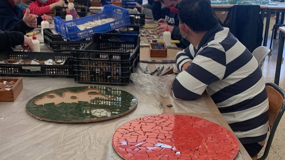 El tradicional ‘trencadís’ de Espurna lucirá en el monumento de la Falla Serpis de Gandia