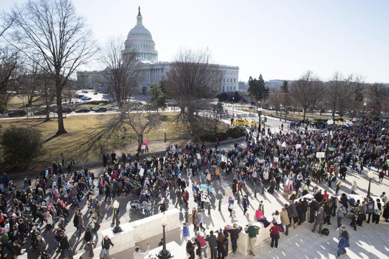 Miles de personas participan en la edición 45 de la Marcha por la Vida hoy, viernes 19 de enero de 2018, en Washington (EE.UU.)