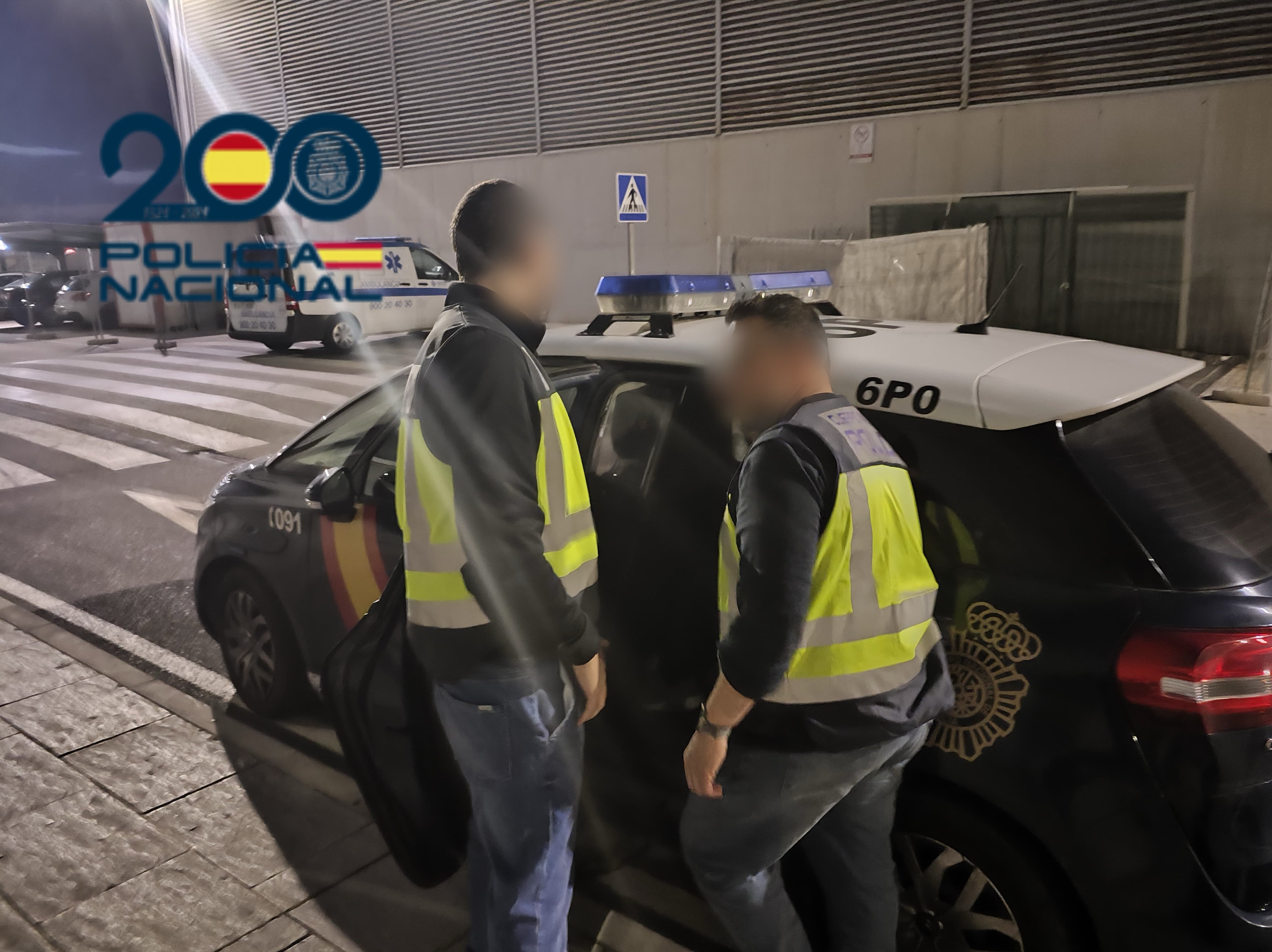 Detención de un fugitivo buscado por las autoridades de EEUU en el aeropuerto Alicante - Elche