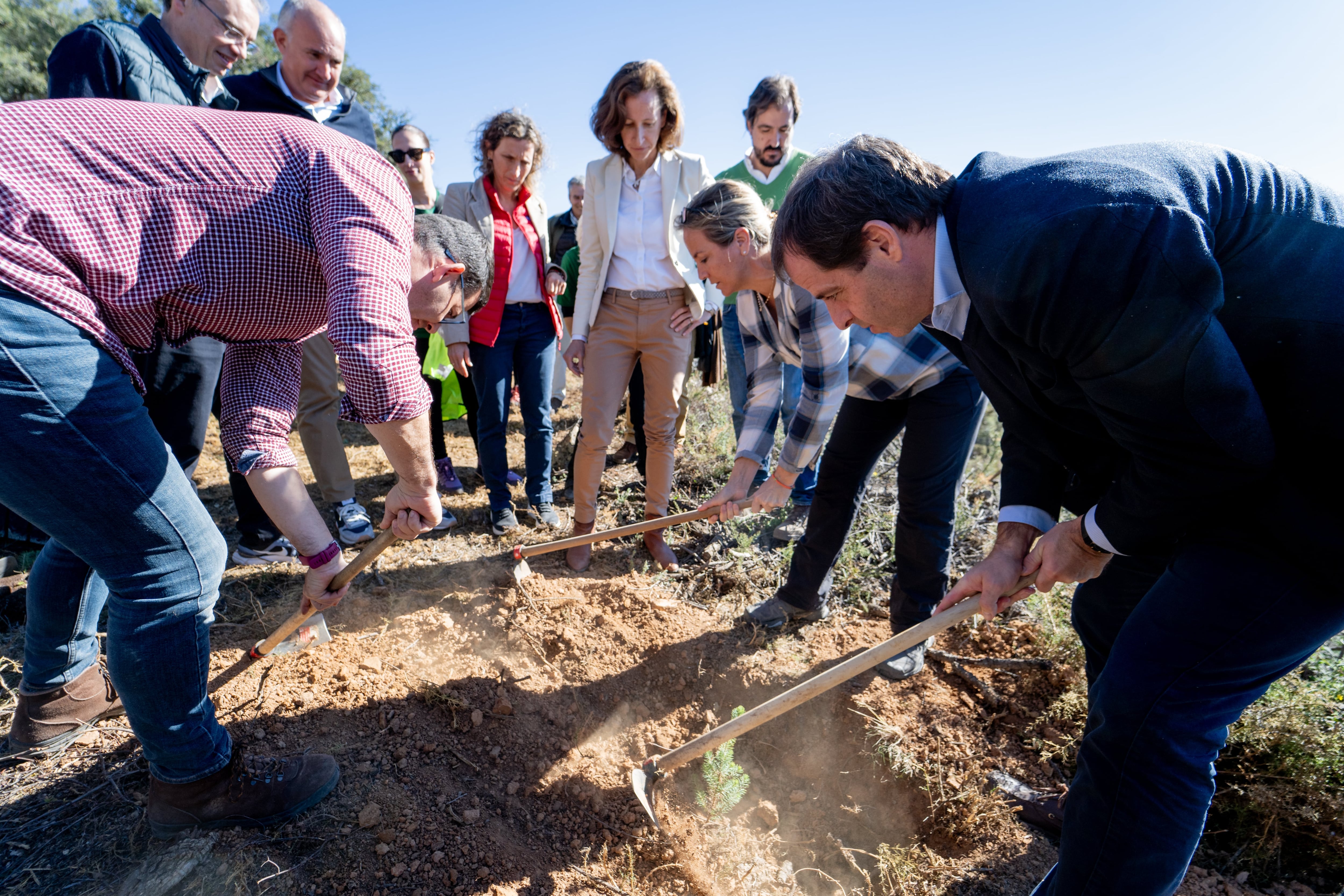 Acto de presentación del proyecto de reforestación con 3.200 pinos en una superficie de 4 hectáreas que va a realizar el Ayuntamiento de Cortes de la Frontera