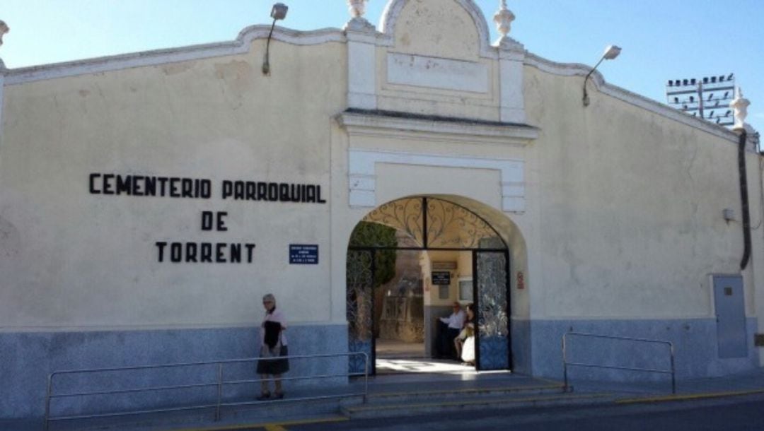  Fachada del cementerio de Torrent