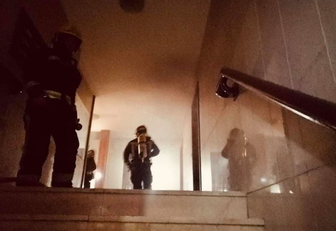 Miembros del cuerpo de Bomberos en distintos puntos de la provincia tuvieron que atender, de madrugada, sendos incendios en viviendas