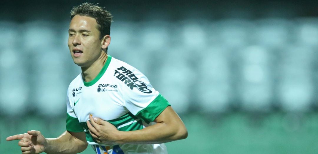 Keirrison celebra un gol con el Coritiba en 2014