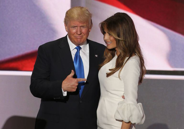 Donald Trump, junto a su mujer, Melania Trump, en Cleveland, Ohio