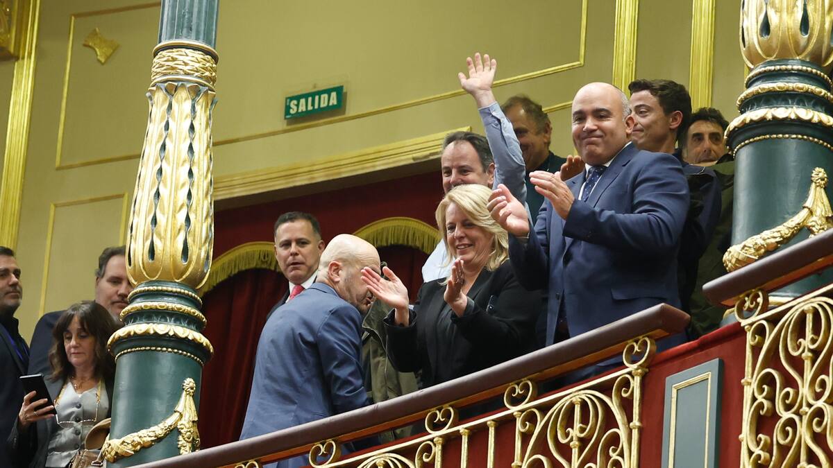 La Fiscalía investiga a la consejera de Desarrollo Rural de Cantabria y al director general de montes por la orden para cazar lobos