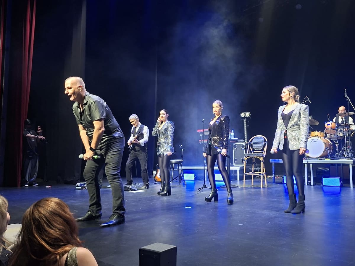 Semen Up celebra 40 años con un concierto lleno de nostalgia y conexión en Vigo