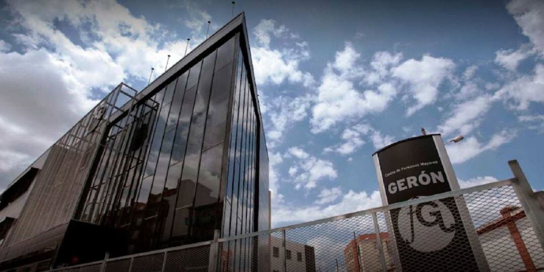 Imagen de la fachada de la residencia Gerón, en Sevilla