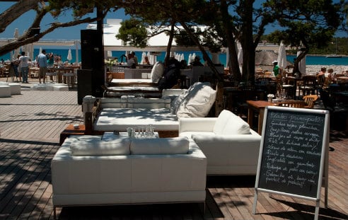 Terraza del chiringuito Blue Marlin de Ibiza