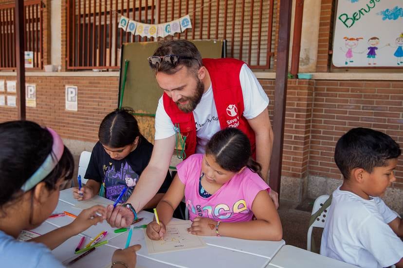 Niños y niñas de los programas de refuerzo educativo de Save the Children