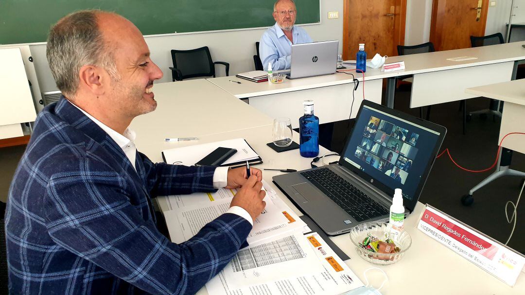 El delegado de Zona Franca, David Regades, durante el pleno telemático de aprobación de los presupuestos para el periodo 2021-24.