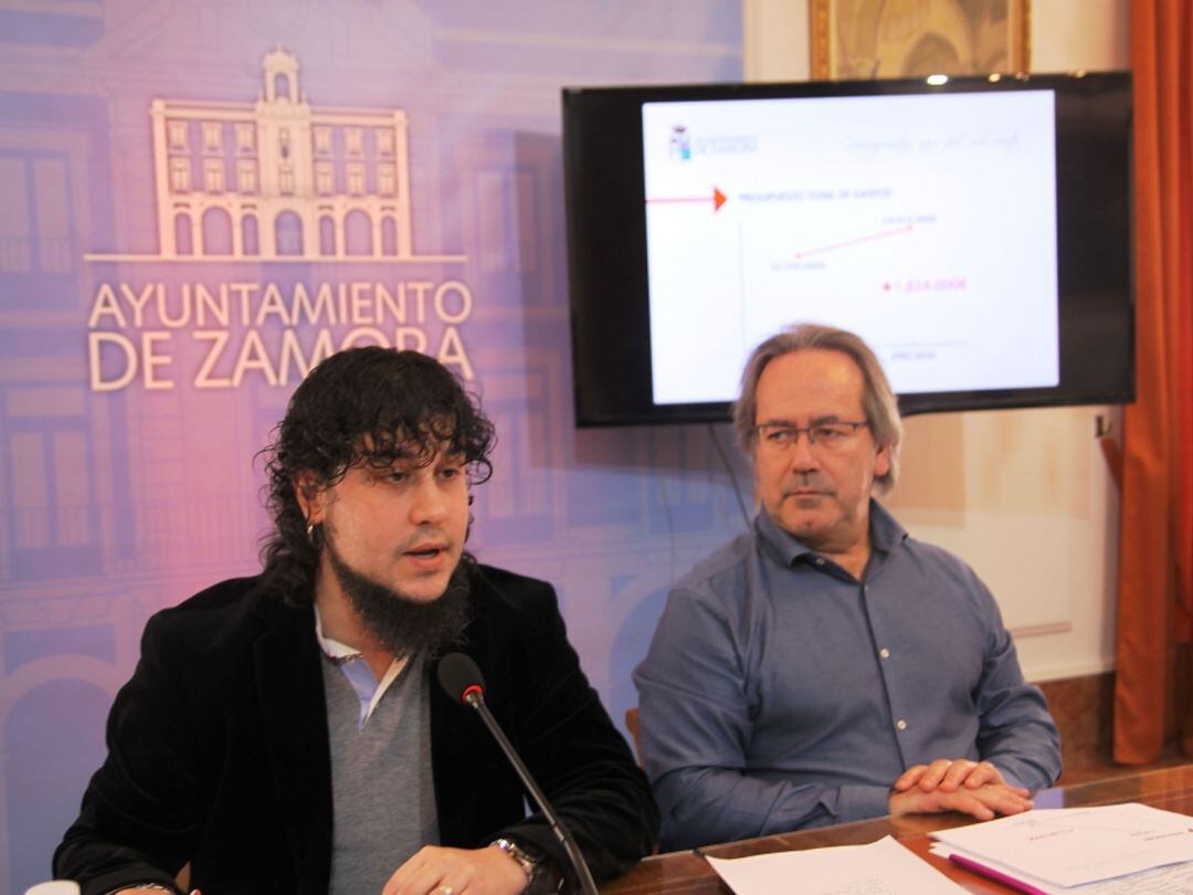 El concejal de Reantas del Ayuntamiento de Zamora, Diego Bernardo, junto al alcade Francisco Guarido