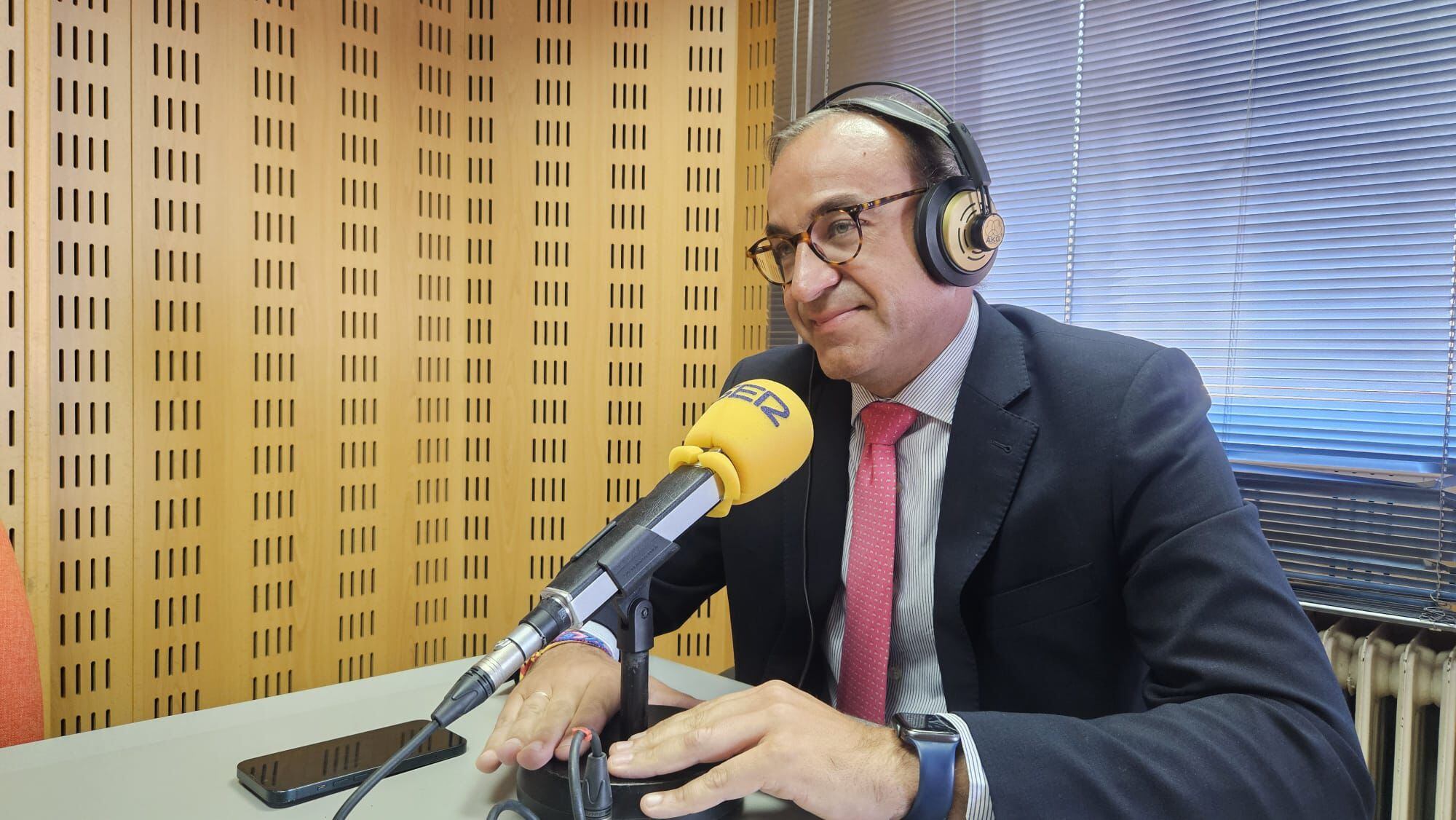 El alcalde de Cáceres, Rafa Mateos, en los estudios de SER Cáceres en el inicio de curso político 2025/2026