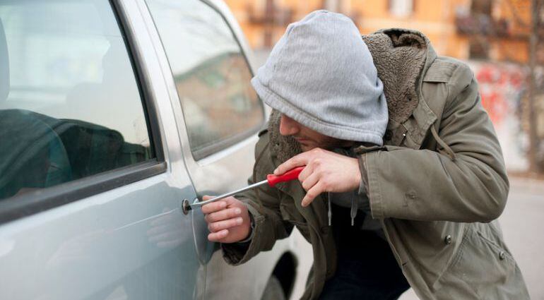 El hombre conducía una furgoneta que acababa de robar