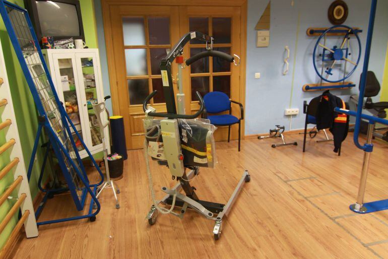 Imagen del gimnasio del que dispone ACREMIF para trabajar con personas con discapacidad. 